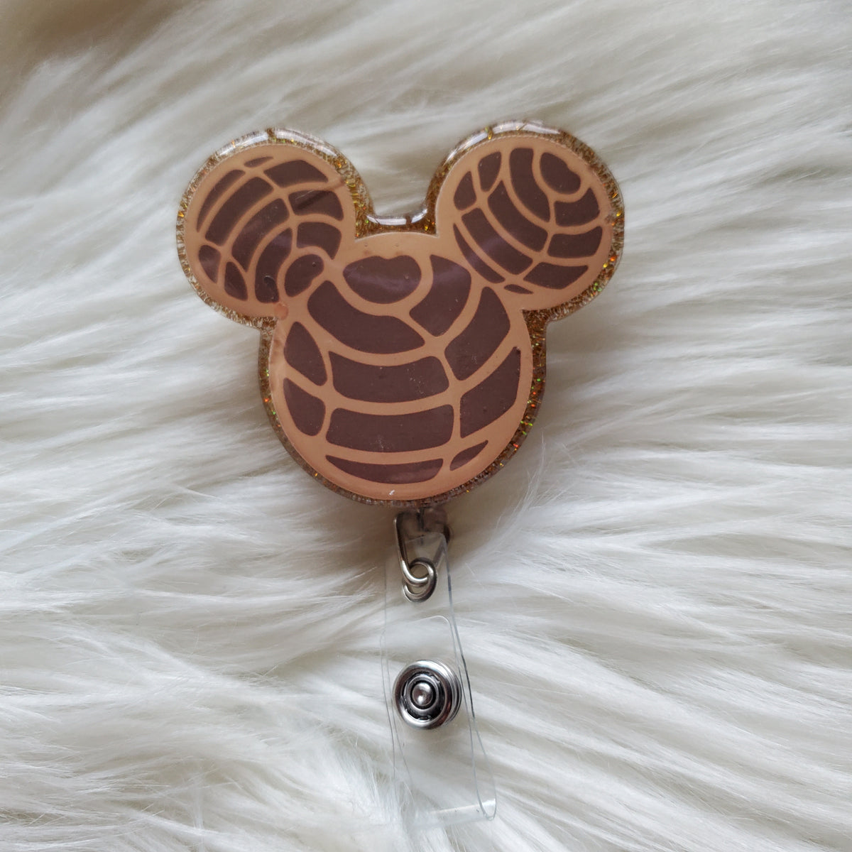 Concha Mouse Head Badge Reel