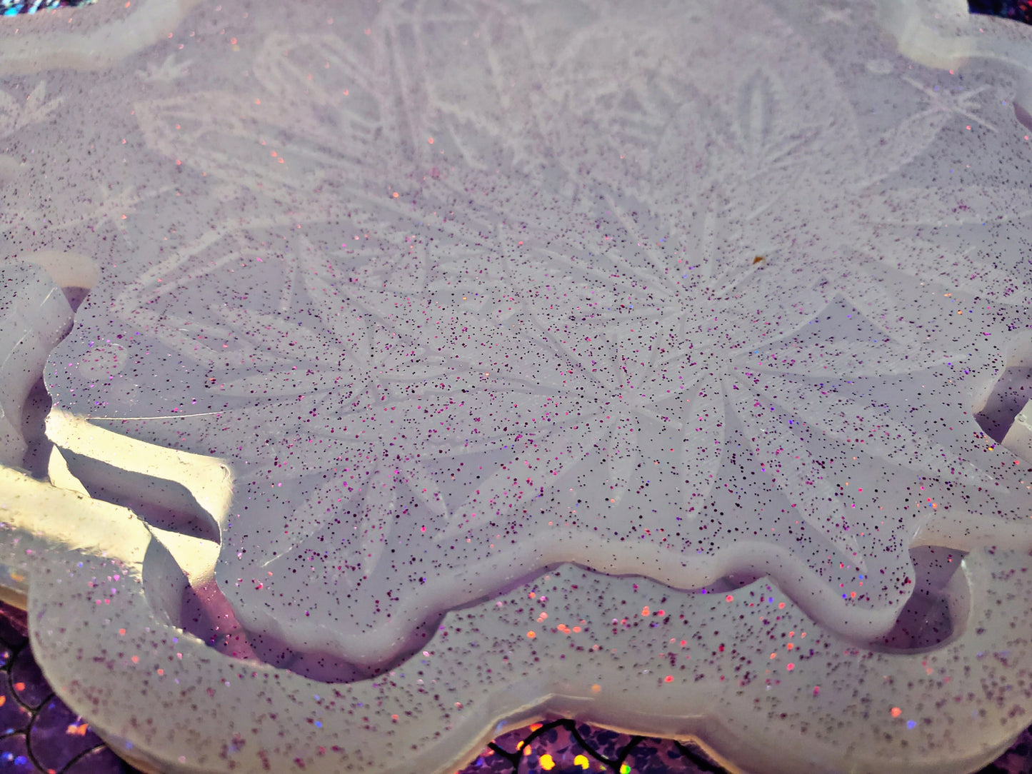 Moon, hemp leaf, and crystals Tray mold {7.5" Tray}